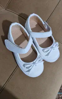 کفش دخترانه بچگانه در حد نو