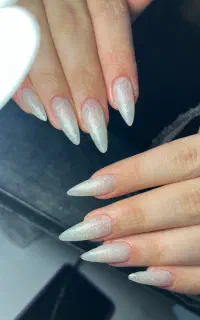 خدمات کاشت ناخن