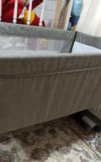 تخت کنار مادر زویی