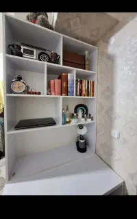 کتابخانه و میز تحریر