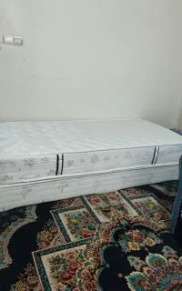 تخت یک نفره هست تازه دوماه خریدیم