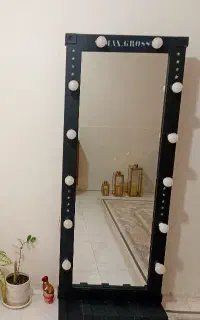 اینه چراغ دار مزونی در حد نو