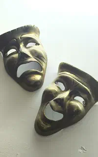 مجسمه برنجی