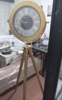ساعت پایه دار