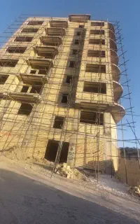 نیازمند نیروی داربست استادکار و  کارگر پایین کار