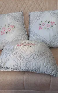 ۳ عدد کوسن ساتن گلدوزی شده