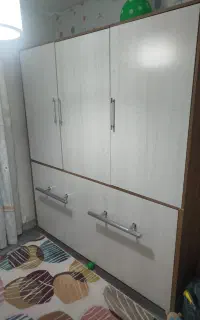 تخت کم جا نوجوان