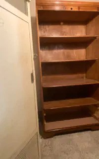 قفسه و کتابخانه