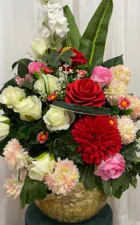 گلدان شیشه ای طلایی