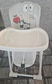 صندلی غذاخوری کودک با قابلیت تنظیم ارتفاع درحد نو