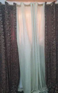 پرده مخمل قهوه ای با تور سفید