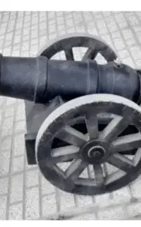 ماکت توپ جنگی در ابعاد واقعی