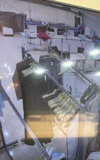 خیاط خانم آشنا به تعمیرات لباس مجلسی و با تجربه