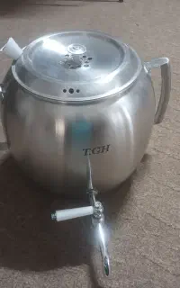 کتری استیل بزرگ شیردار
