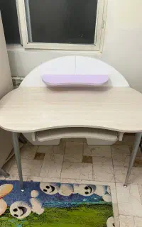میز تحریر سفید و یاسی