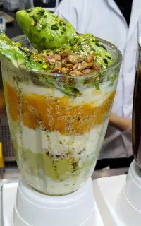 نیازمند نیرو آبمیوه و بستنی