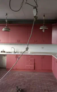 کابینت و درب اتاق با چارچوب