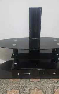 میزتلویزیون شیشه ای