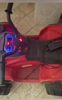 ماشین شارژی درحدنو مناسب سن ۲ تا۶سال
