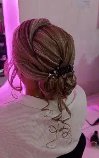 سالن زیبایی آراگل رنگ و مش میکاپ