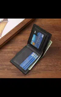 کیف پول حاوی مدارک