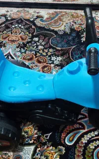 موتور سیکلت بچه سالم بدون شکستگی
