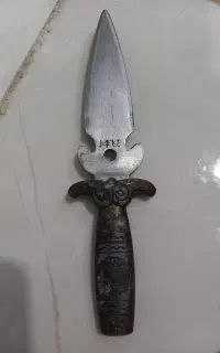 چاقو زیرخاکی