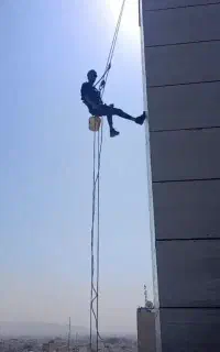 پیچ رولپلاک سنگ نما راپل نصب سنگ کار با طناب