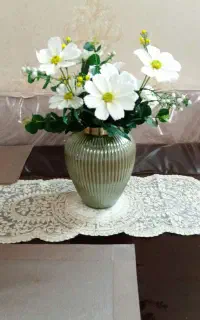 گلدان رومیزی به همراه گل