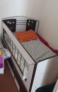 دو عدد تخت با دروار و تشک طبی