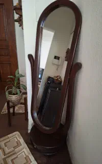 آینه‌ قدی کشودار