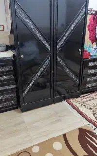 کمد و پا تختی و میز آرایش با کمد کشابی