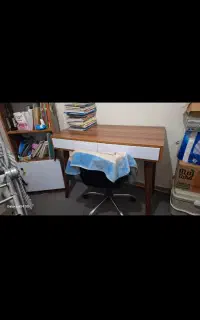میز و کتابخونه