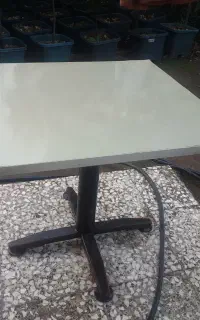 ۴ عدد میز مناسب فست فود
