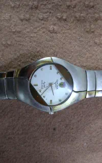 ساعت OMAX طرح فراری