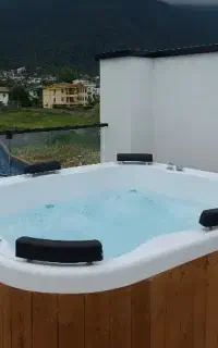 جکوزی مدرن مدل شش نفره