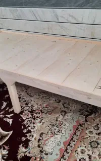 تخت  استراحت چوبی هنوز استفاده نشده