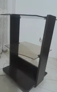 میز تلفن و کتاب