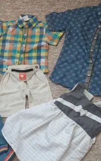 تعدادی لباس نو و کفش