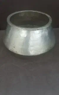 دیگ مسی متوسط رو به کوچیک