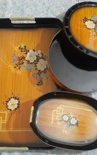 سینی و شکلات خوری
