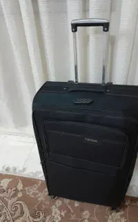 چمدان ، تعدادی کیف و کفش