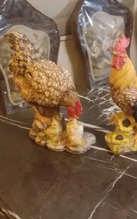 مجسمه بزرگ مرغ و خروس