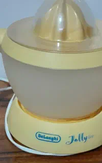 آب پرتقال گیر دلونگی . ایتالیایی