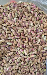 مغز پسته گلدار سبز