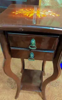 میز تلفن سلطنتی