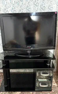 تلویزیون ۳۲اینج سامسونگ+همراه میز