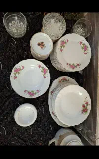 ظرف گل سرخی و پارچ لیوان فرانسه