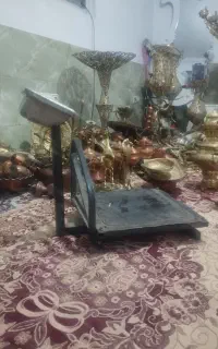 فروش و خریدار. برنزیجات