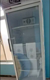 یخچال نوشیدنی ایستاده طرح کوکاکولا